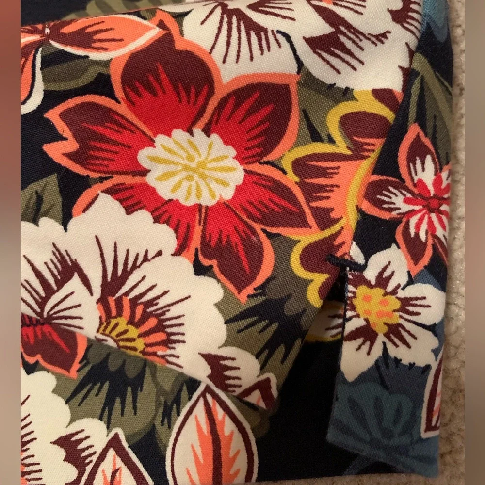 NWOT LOFT Floral shorts. Size 00. - Picture 7 of 10